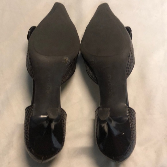 BCBGIRLS SNAKE SKIN 2" HEELS SIZE 7.5 - Picture 4 of 6